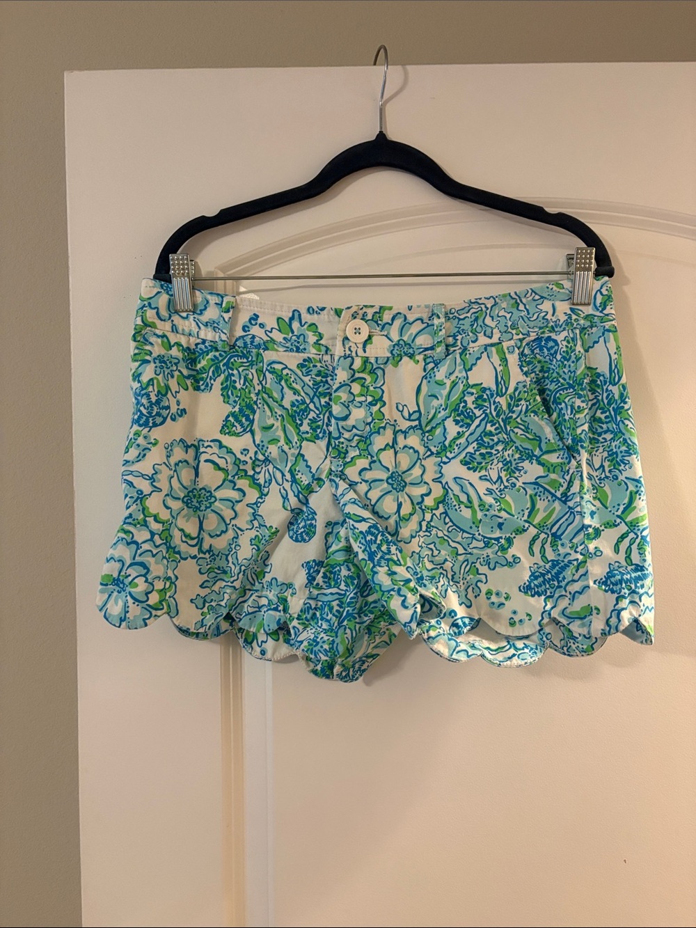 Lilly Pulitzer White Floral Scallop Hem Shorts with Blue and Green Print
